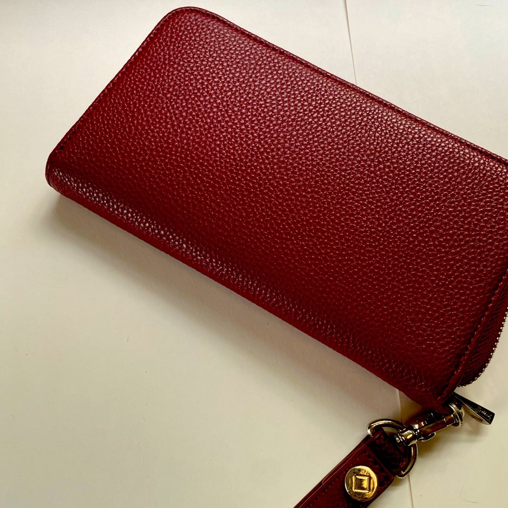 Thirty one wristlet